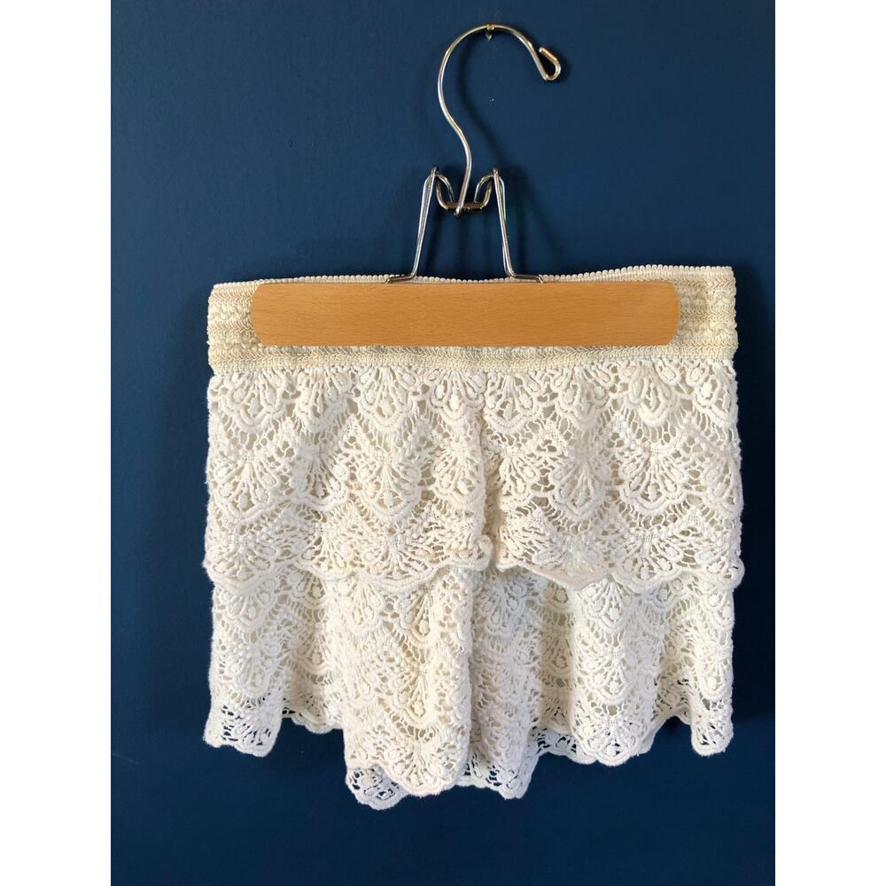 JUSTICE!!!  Crocheted Lace White Shorts Size 12 (girls)